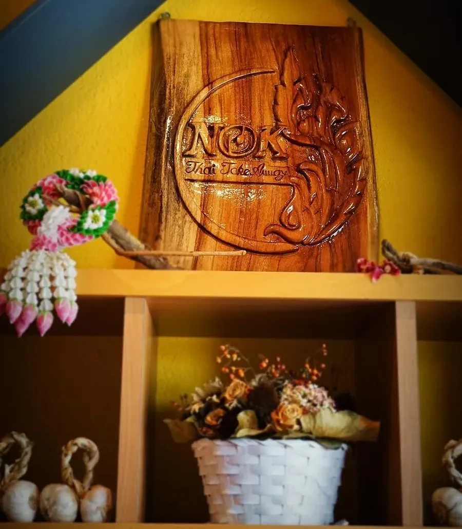 Nok Thai Take Away Dulliken - Shelf Bhudda